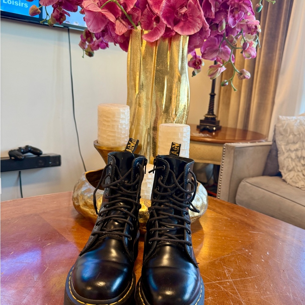 Dr. Martens MOLLY WOMEN'S LEATHER PLATFORM BOOTS